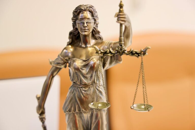 Statut du bailleur privé : obligations, avantages et cadre légal
