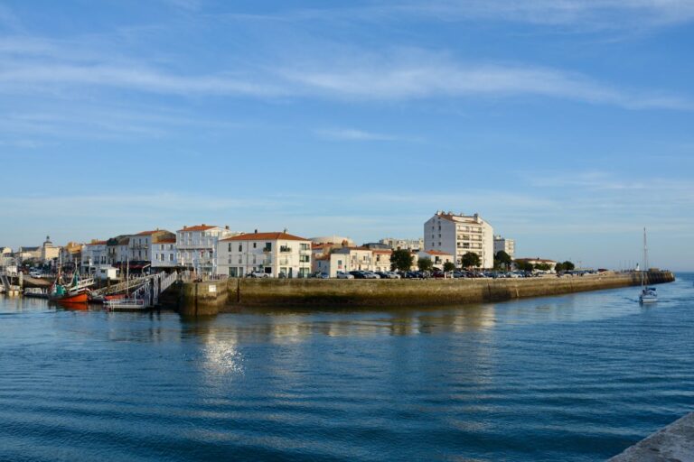 Maison secondaire en Vendée : un investissement entre littoral et campagne