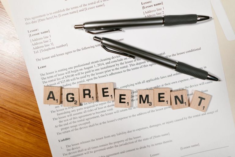 Bail professionnel : différences avec le bail commercial