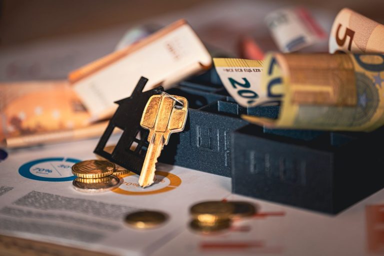 Donation immobilière : abattements et fiscalité